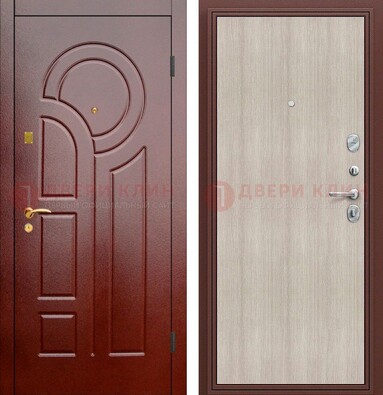 Красная металлическая дверь с МДФ панелями ДМ-368 в Саранске